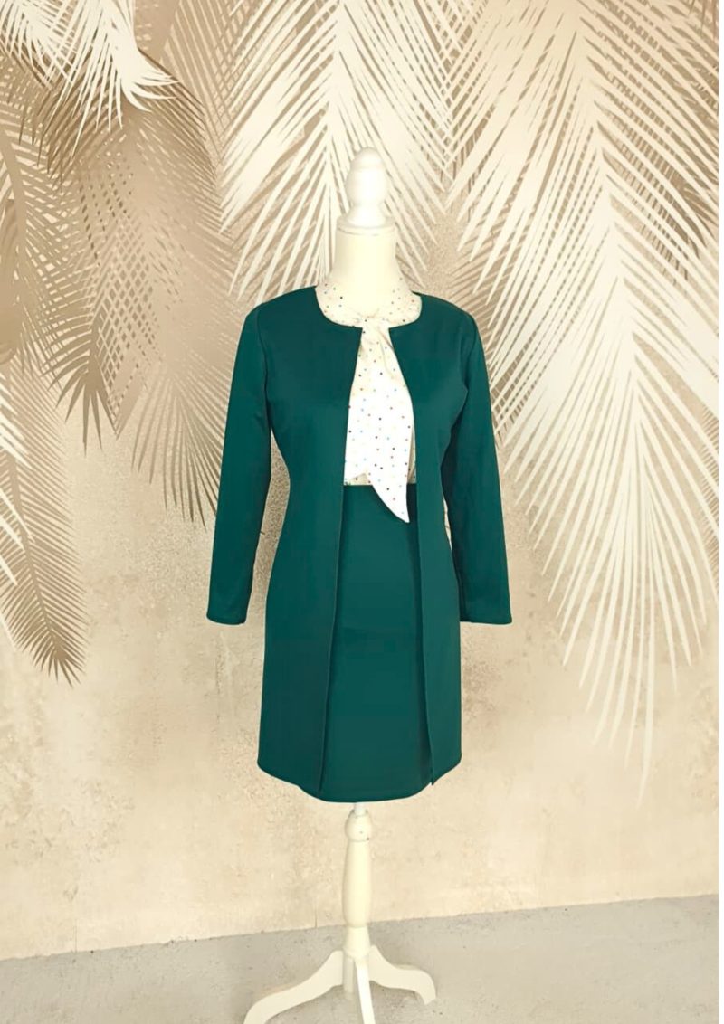 Compleu cardigan si fusta verde si bluza alba cu buline culorate