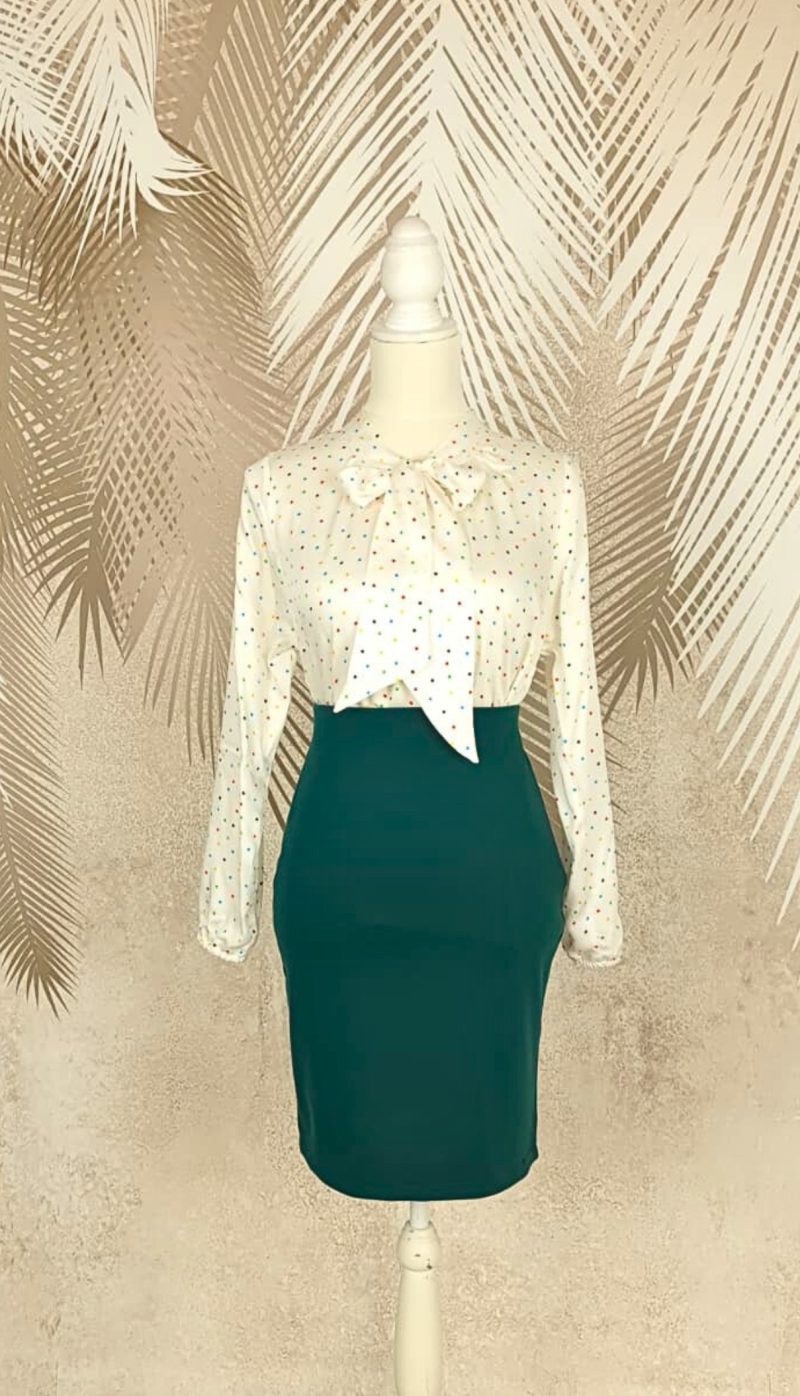 Compleu cardigan si fusta verde si bluza alba cu buline colorate