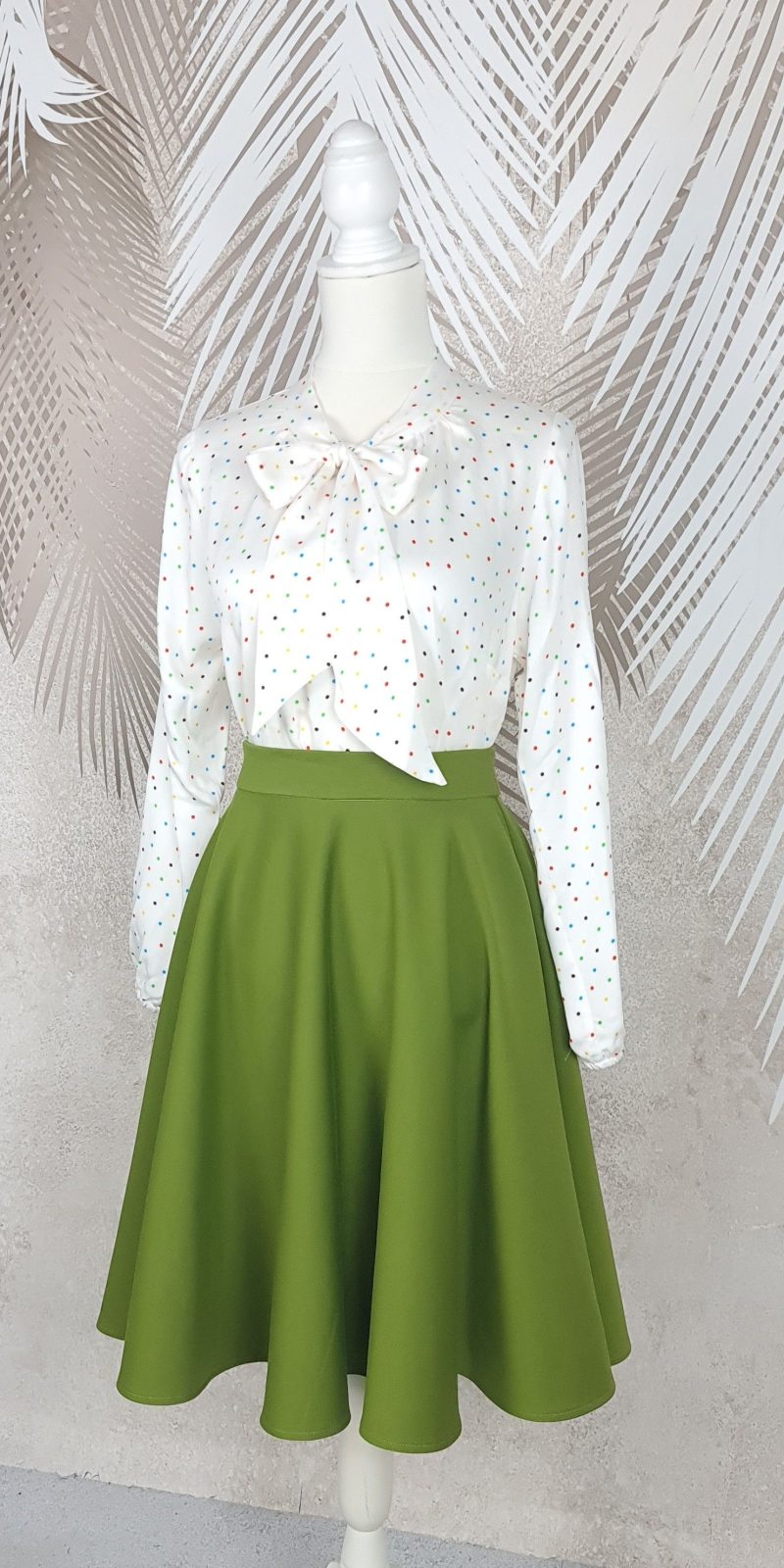 Compleu bluza alba cu buline colorate si fusta clos Olive Charm