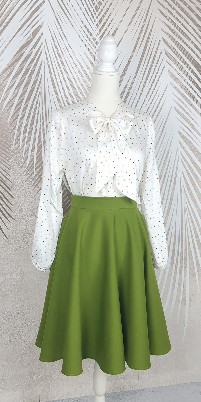 Compleu bluza alba cu buline colorate si fusta clos Olive Charm