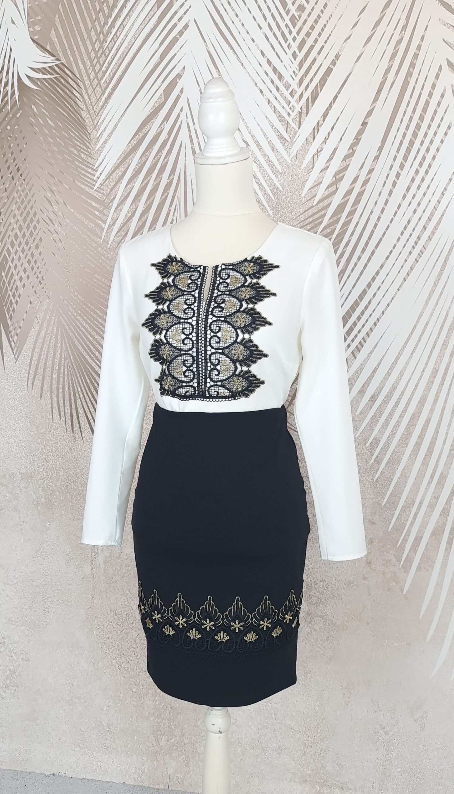 Fusta neagra cu broderie Antonia