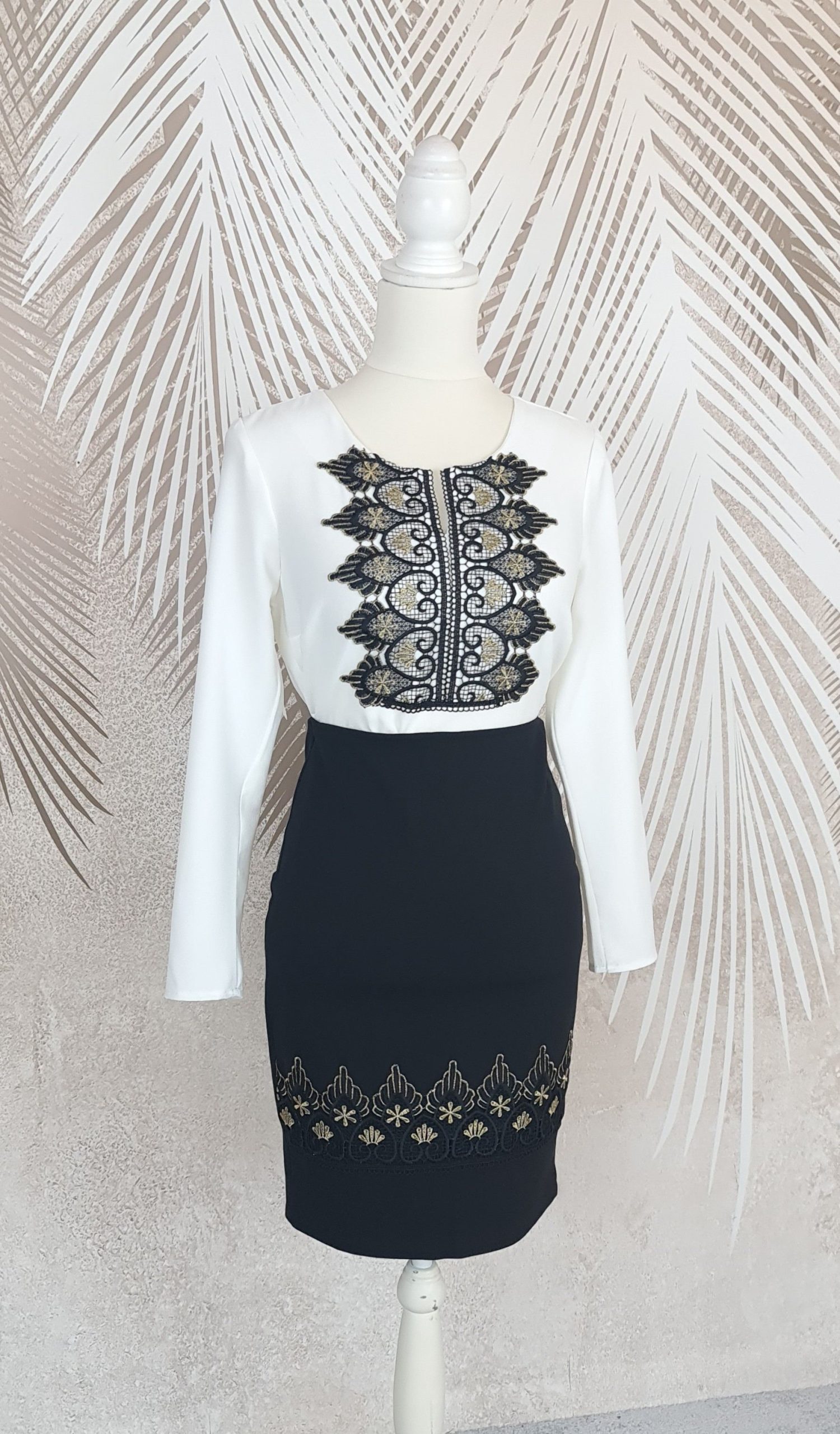 Fusta neagra cu broderie Antonia