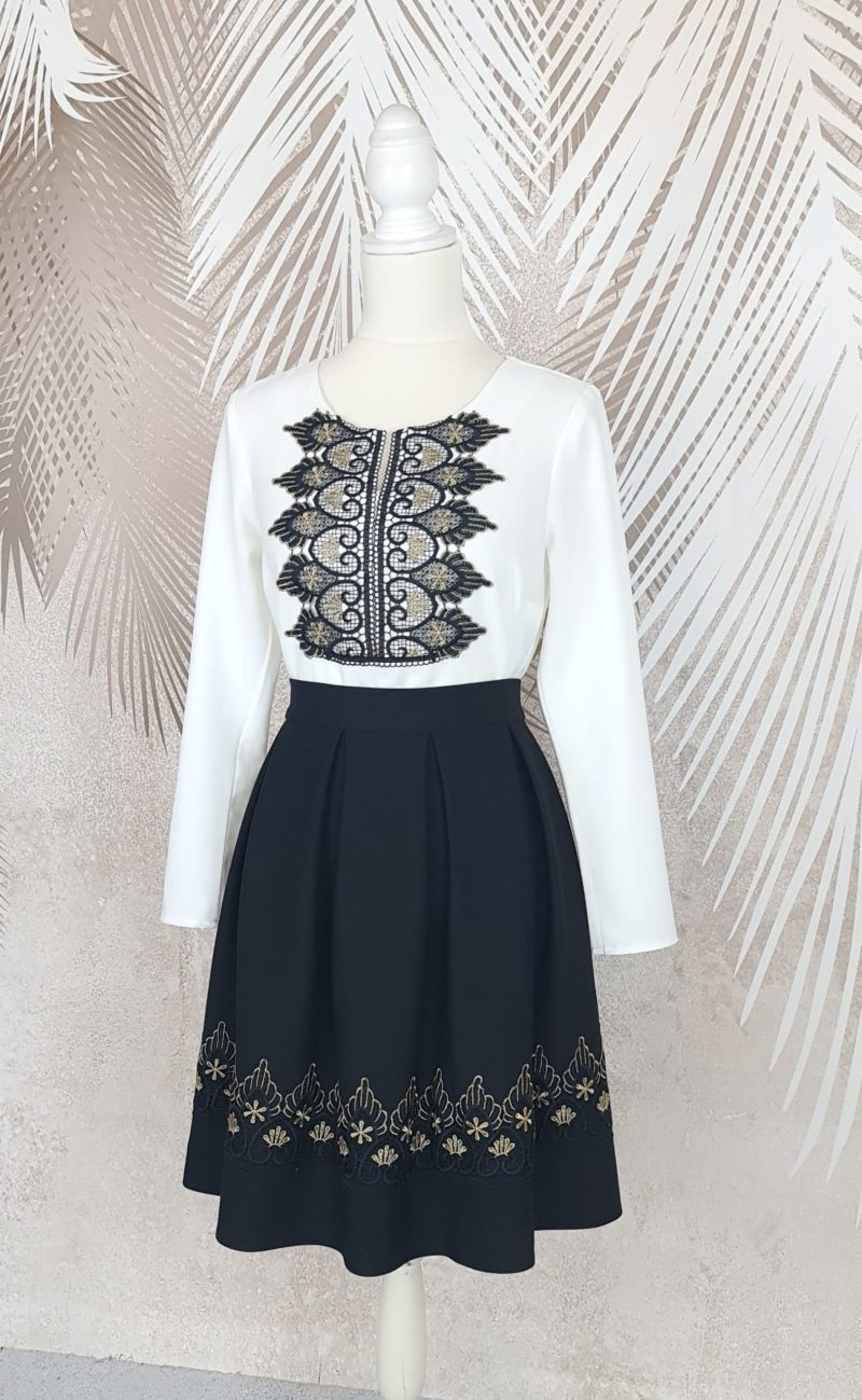 Fusta pliuri neagra cu broderie Renata