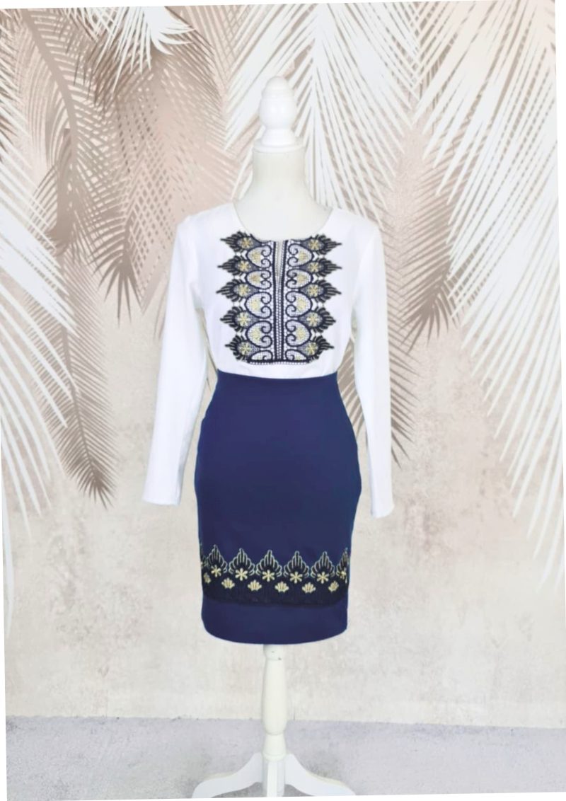 Fusta bleumarin cu broderie Eva
