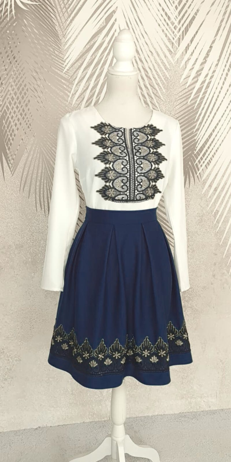 Fusta pliuri bleumarin cu broderie Eva