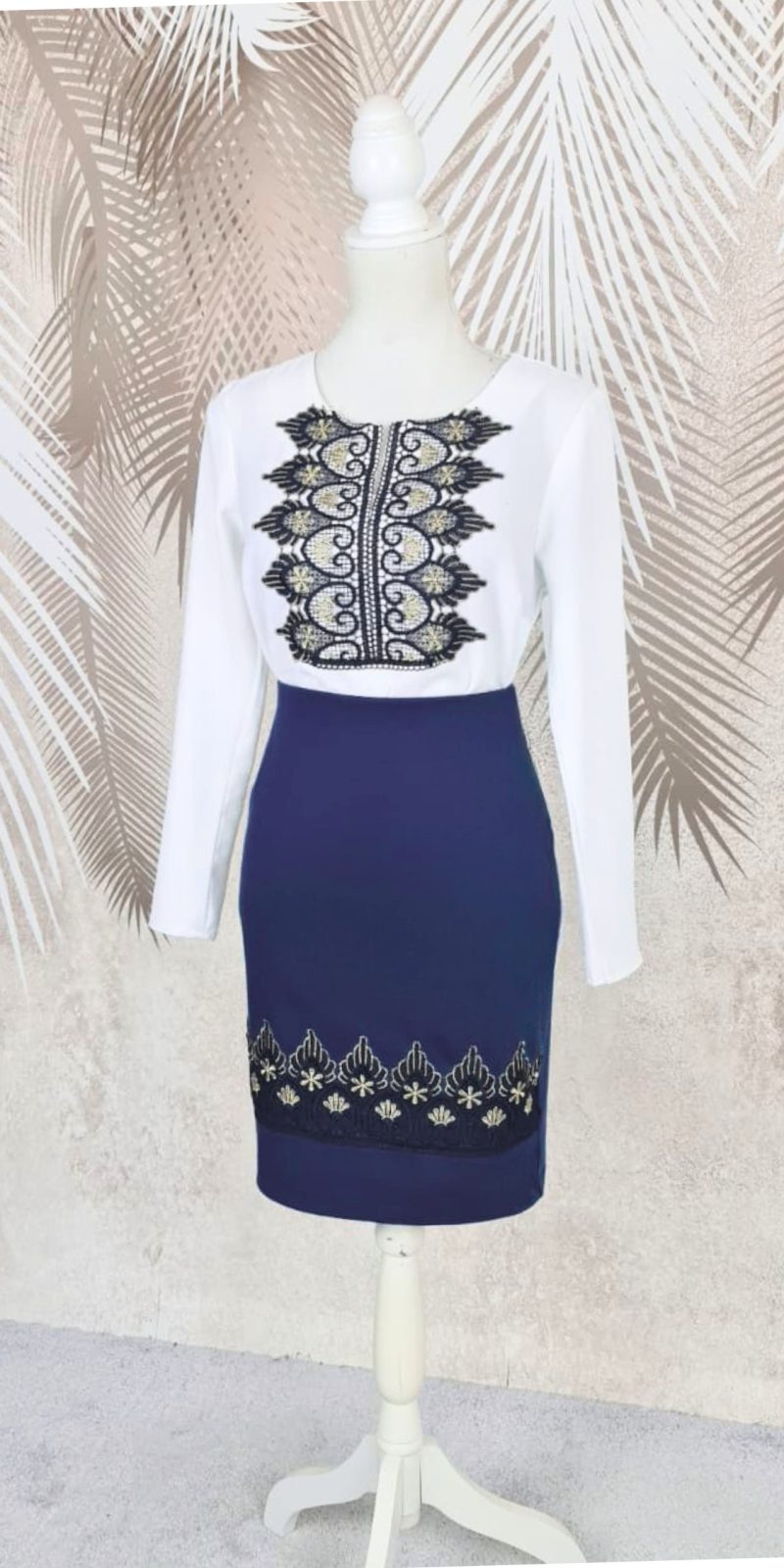Fusta bleumarin cu broderie Eva