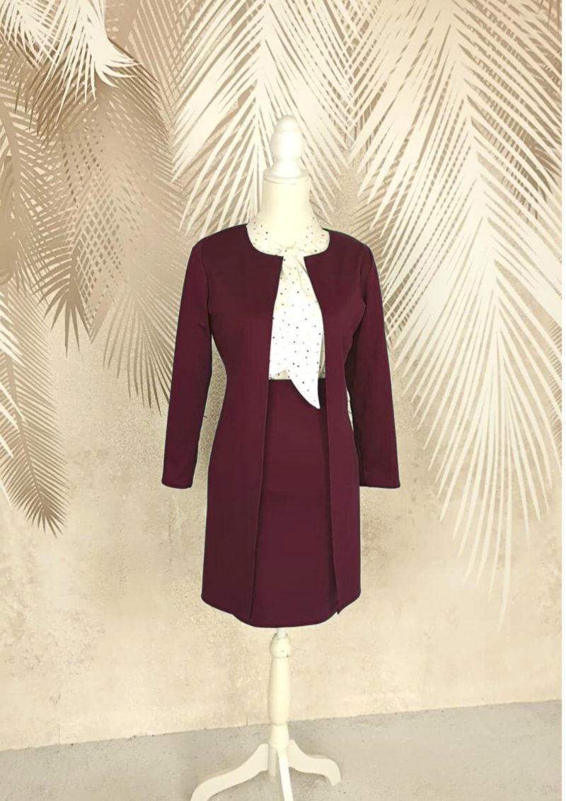 Compleu cardigan si fusta visinie si bluza alba cu buline colorate