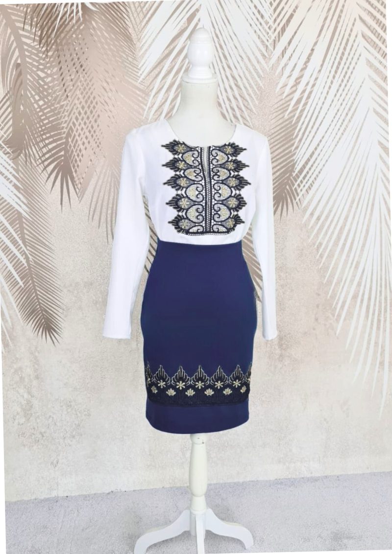 Fusta bleumarin cu broderie Eva