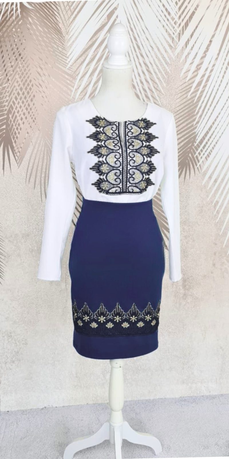 Fusta bleumarin cu broderie Eva