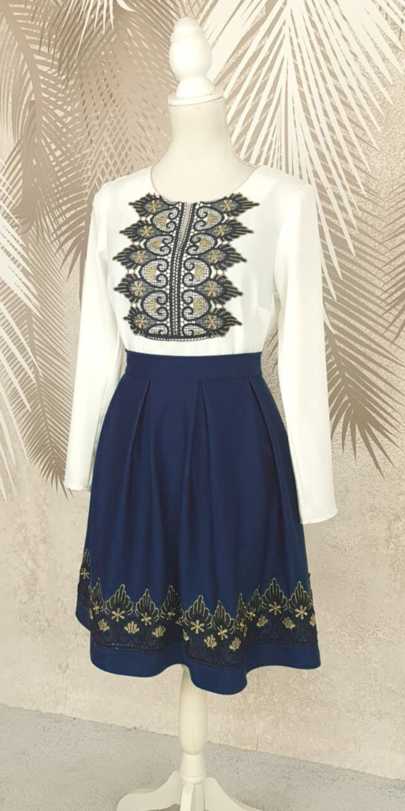 Fusta pliuri bleumarin cu broderie Eva