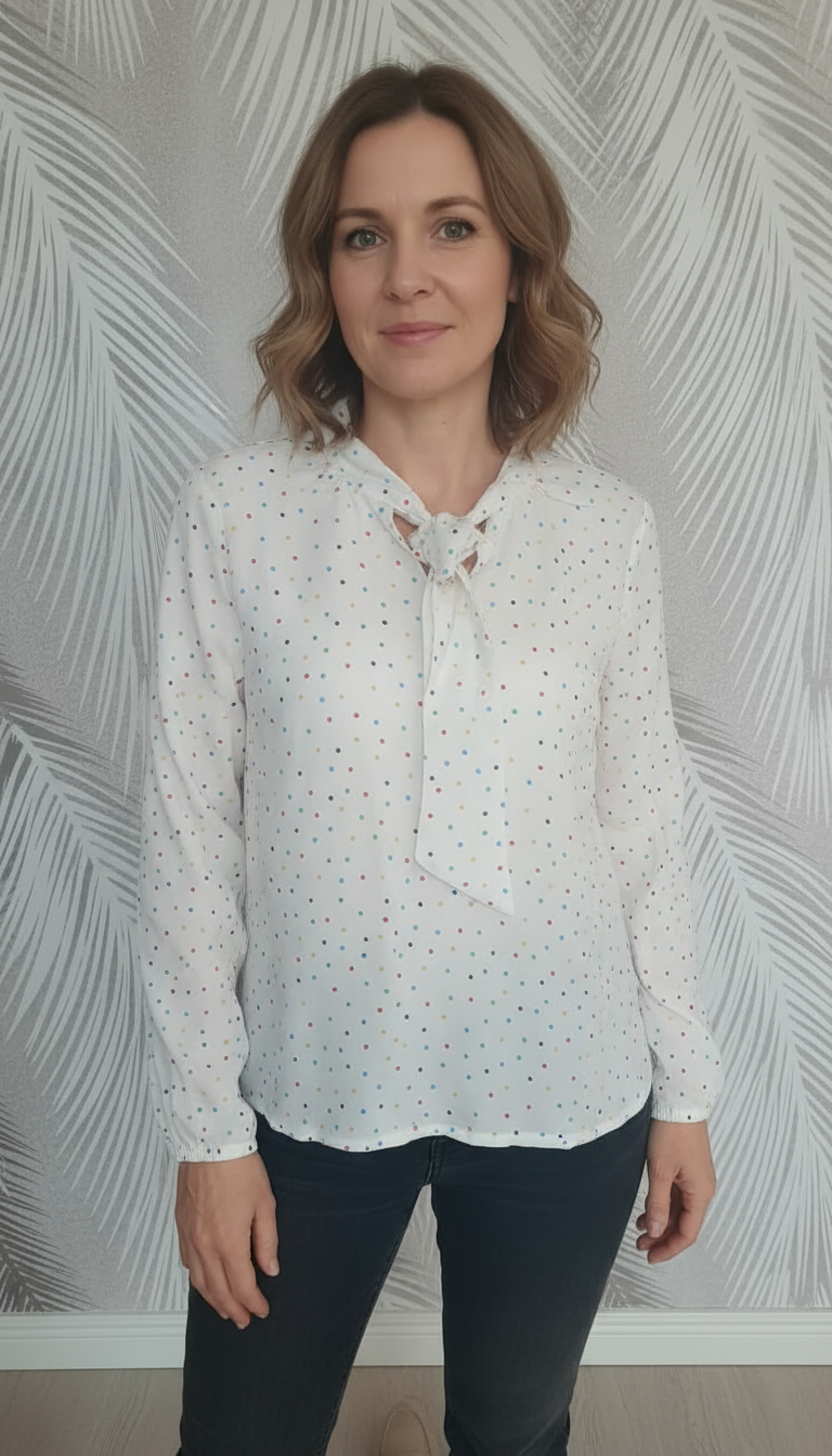 bluza alba cu buline colorate